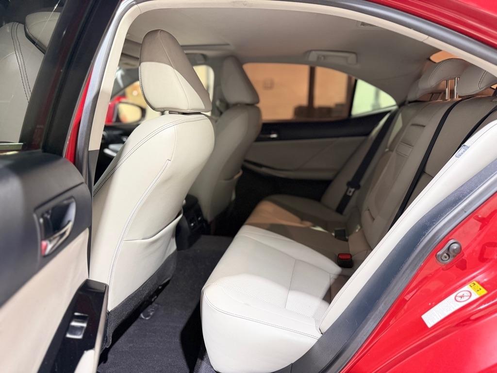 Lexus IS 200t 2016