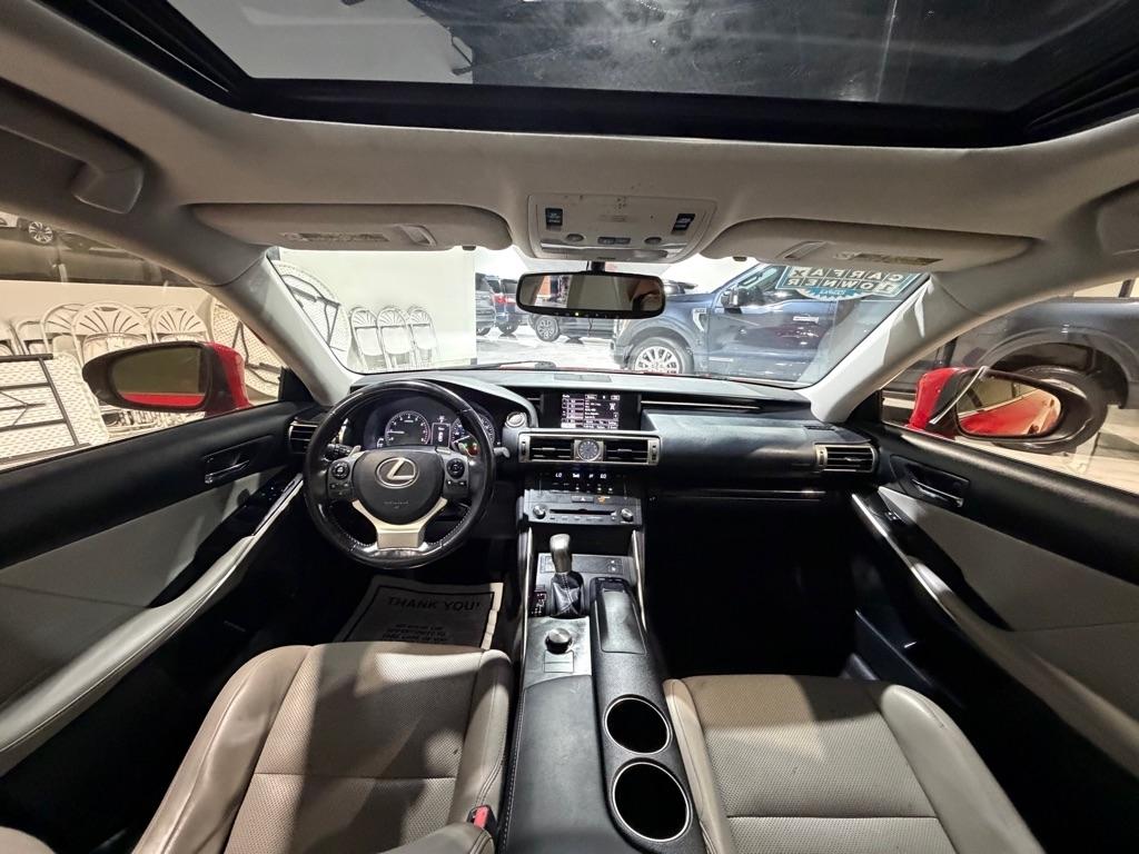 Lexus IS 200t 2016