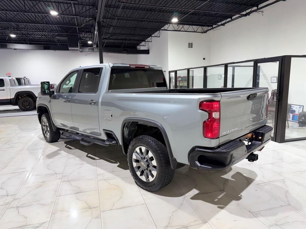 Chevrolet Silverado 2500HD Custom Crew Cab Long Box 4WD 2024