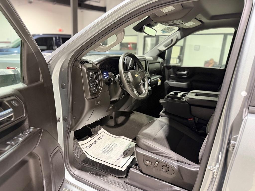 Chevrolet Silverado 2500HD Custom Crew Cab Long Box 4WD 2024