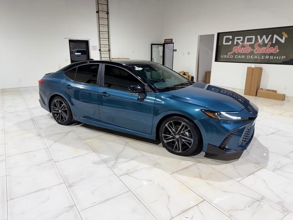 Toyota Camry Hybrid XLE 2025