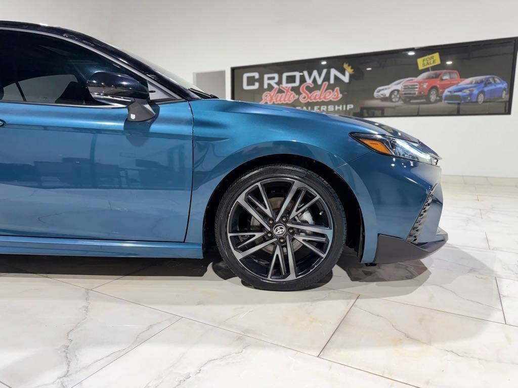Toyota Camry Hybrid XLE 2025