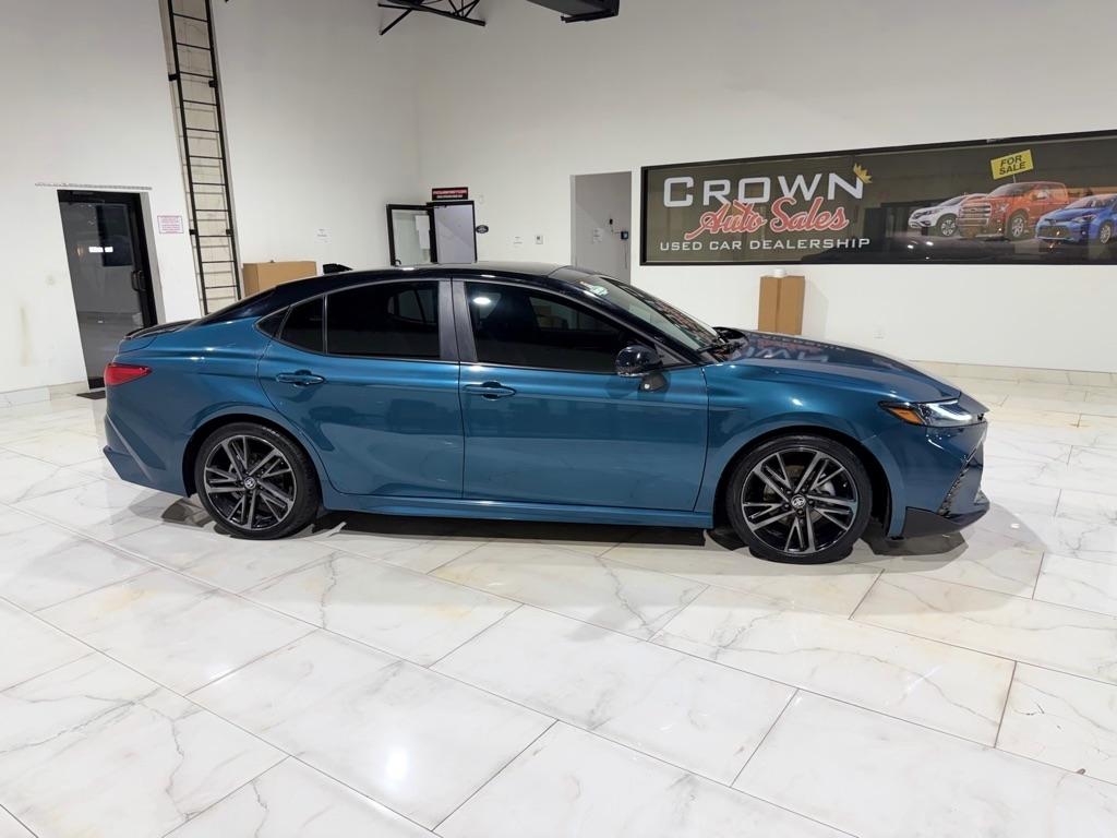 Toyota Camry Hybrid XLE 2025