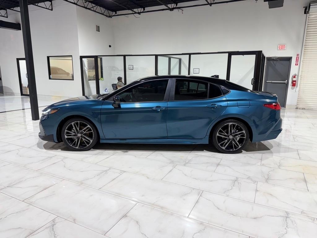 Toyota Camry Hybrid XLE 2025