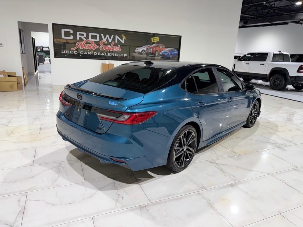 Toyota Camry Hybrid XLE 2025