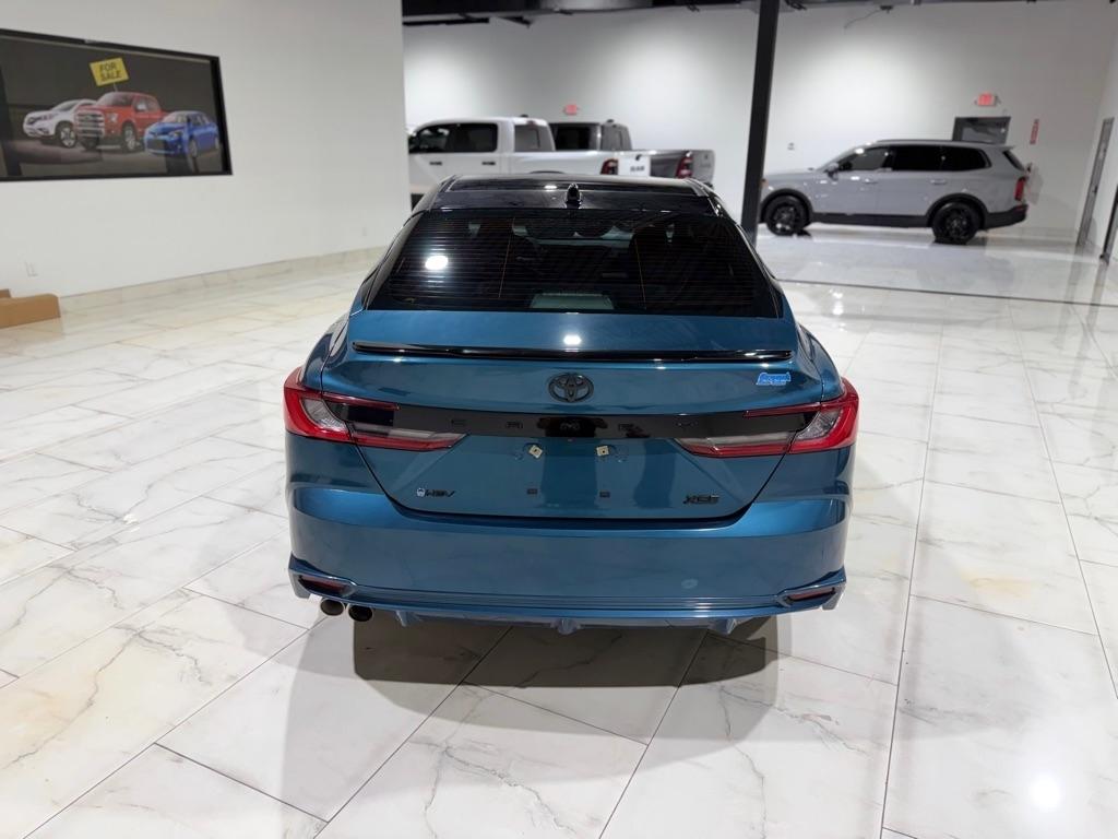 Toyota Camry Hybrid XLE 2025
