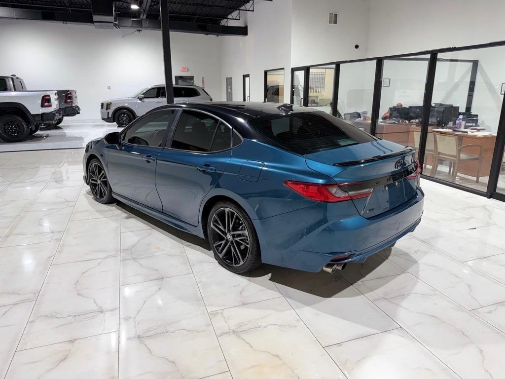 Toyota Camry Hybrid XLE 2025