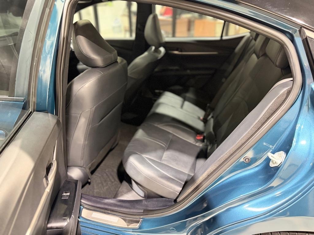 Toyota Camry Hybrid XLE 2025