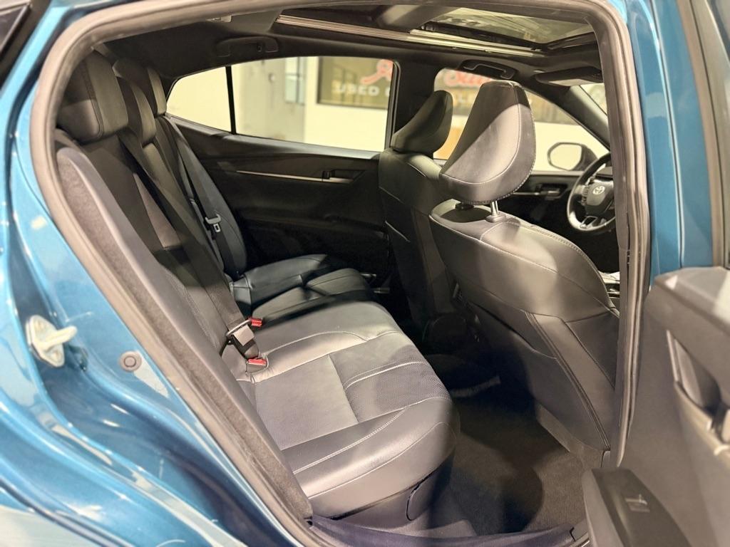 Toyota Camry Hybrid XLE 2025