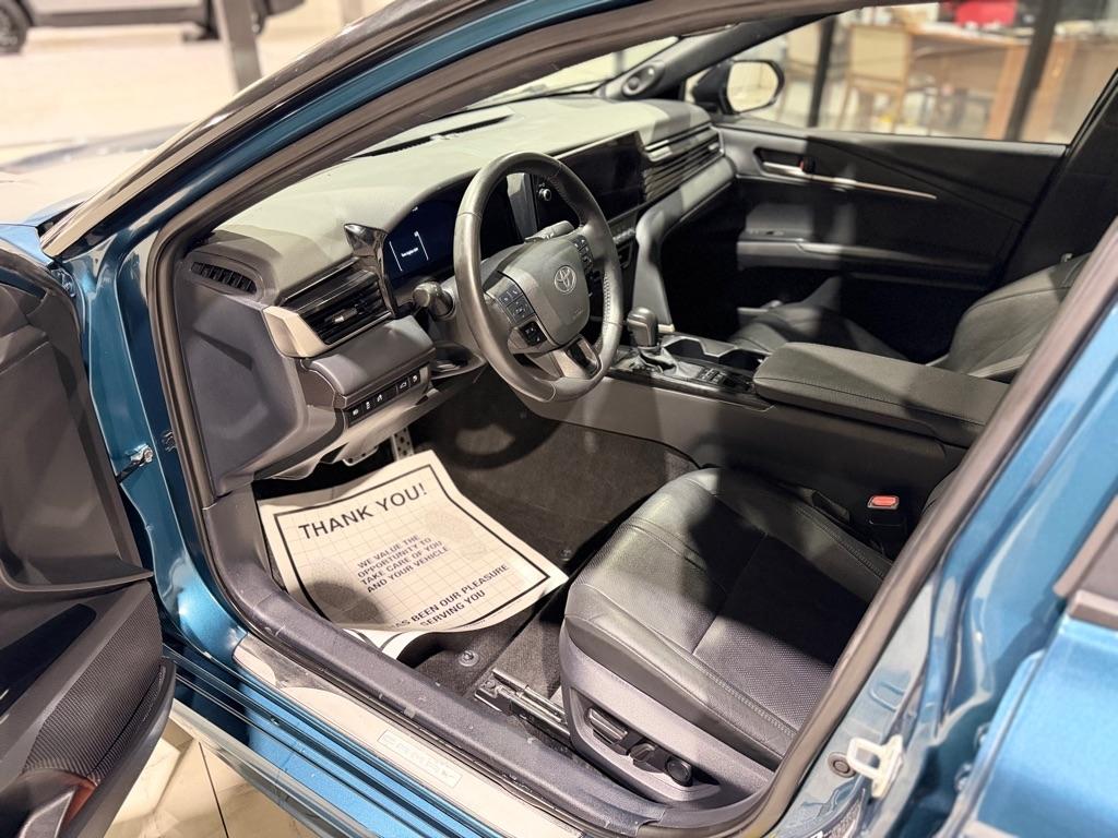 Toyota Camry Hybrid XLE 2025