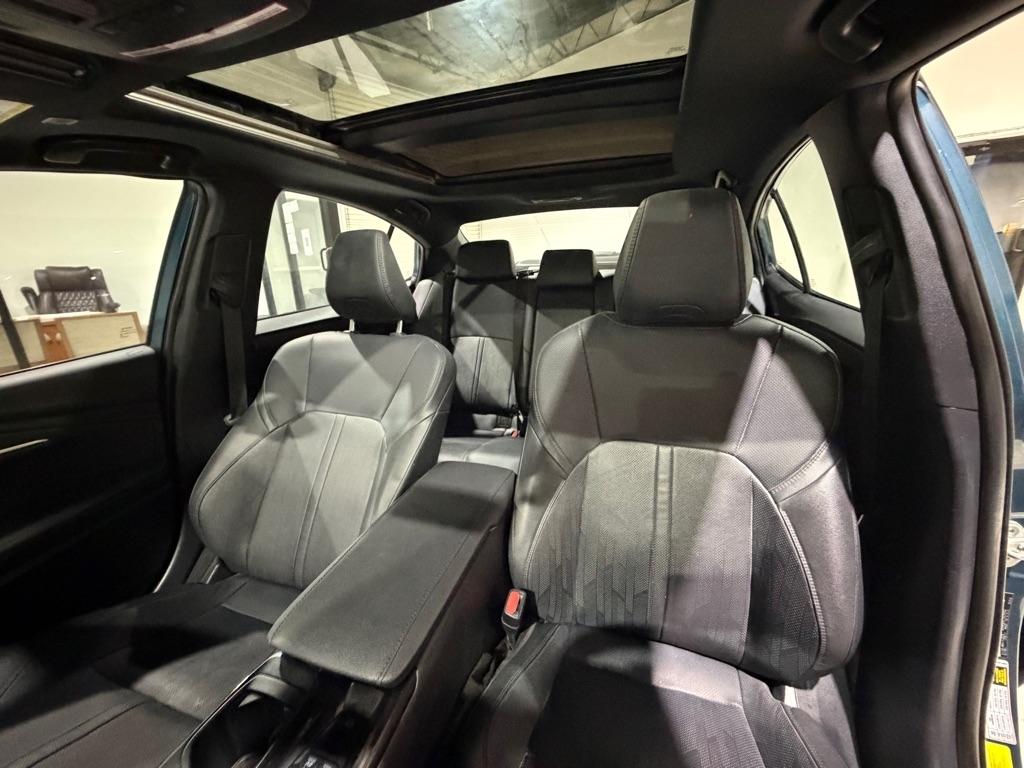 Toyota Camry Hybrid XLE 2025