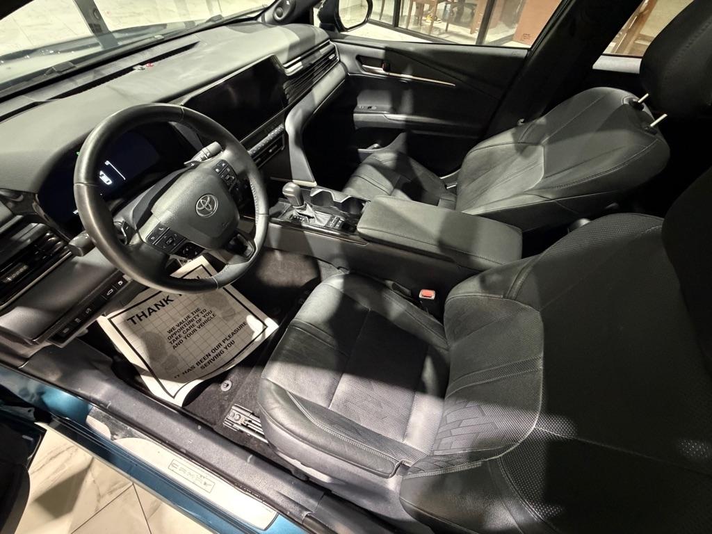 Toyota Camry Hybrid XLE 2025