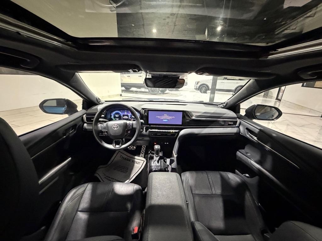 Toyota Camry Hybrid XLE 2025