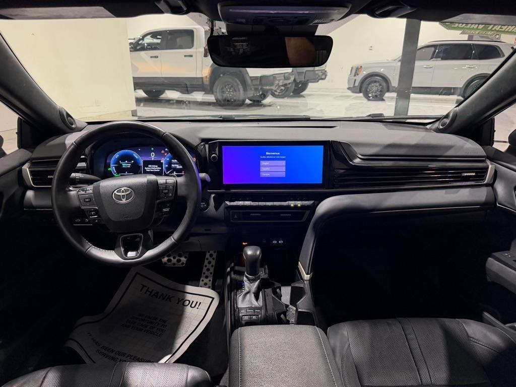 Toyota Camry Hybrid XLE 2025