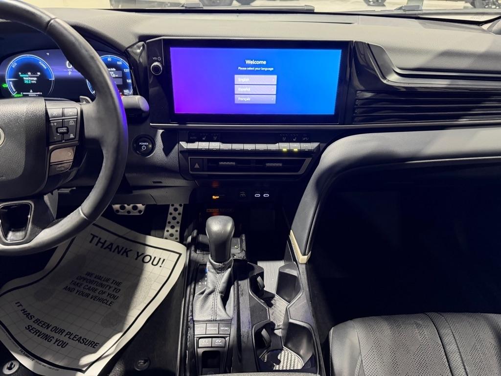 Toyota Camry Hybrid XLE 2025