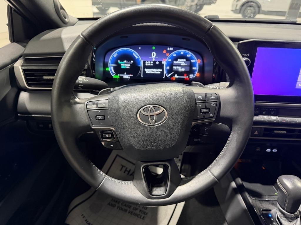 Toyota Camry Hybrid XLE 2025