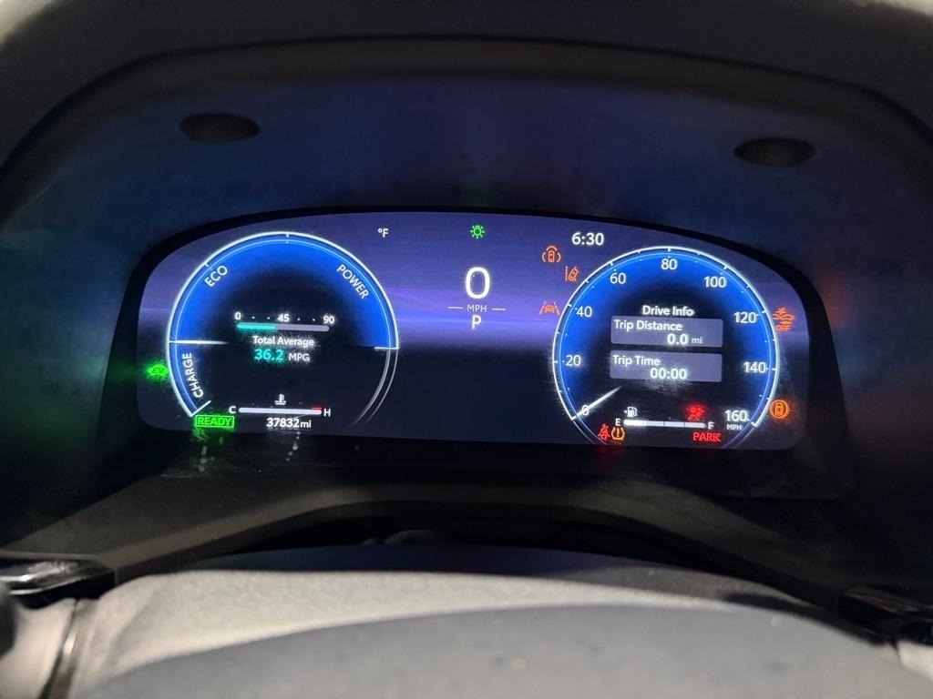 Toyota Camry Hybrid XLE 2025