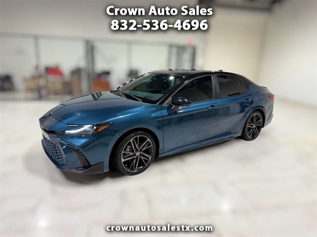Toyota Camry Hybrid XLE 2025