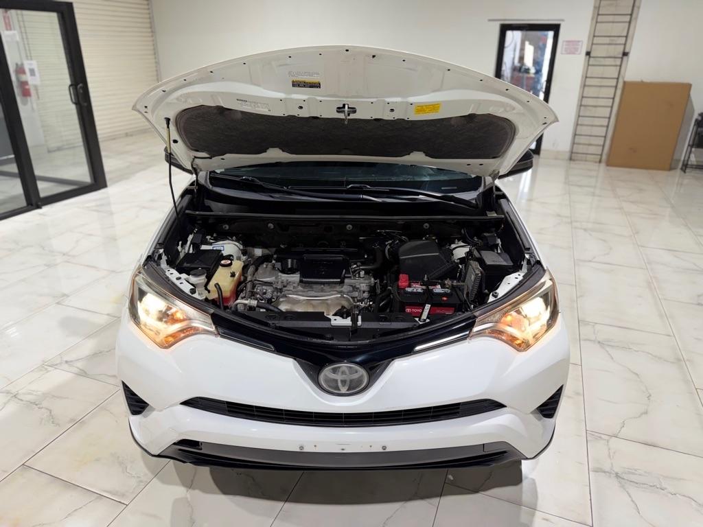 Toyota RAV4 LE FWD 2018