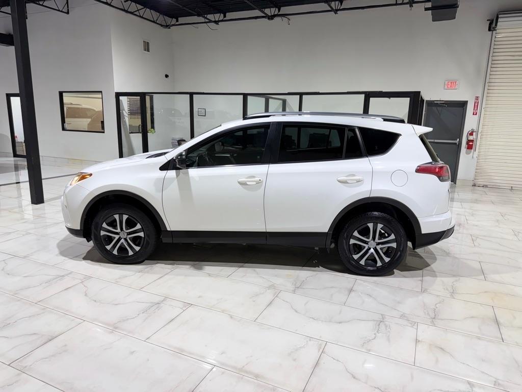 Toyota RAV4 LE FWD 2018