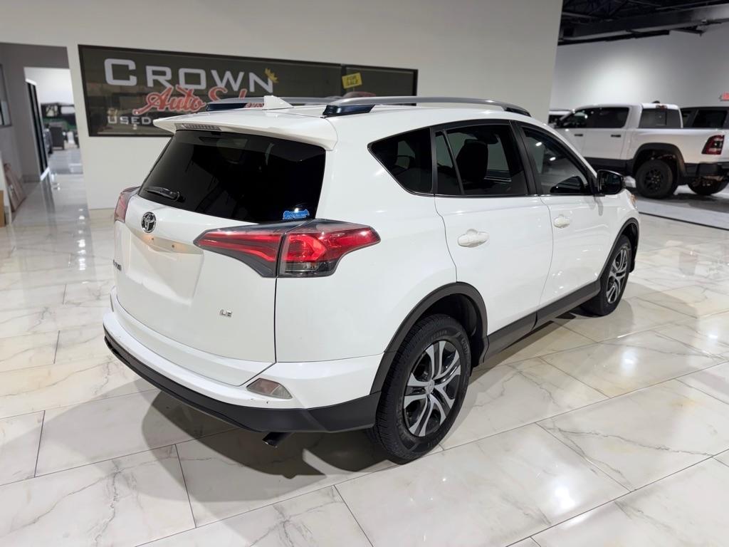 Toyota RAV4 LE FWD 2018