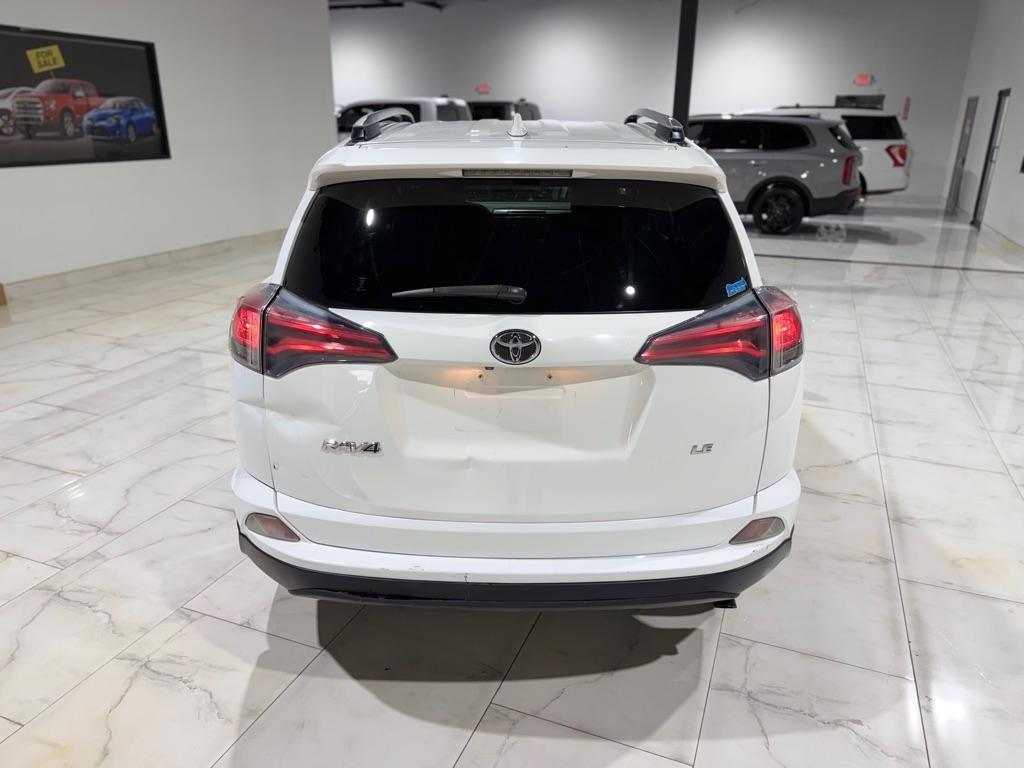 Toyota RAV4 LE FWD 2018
