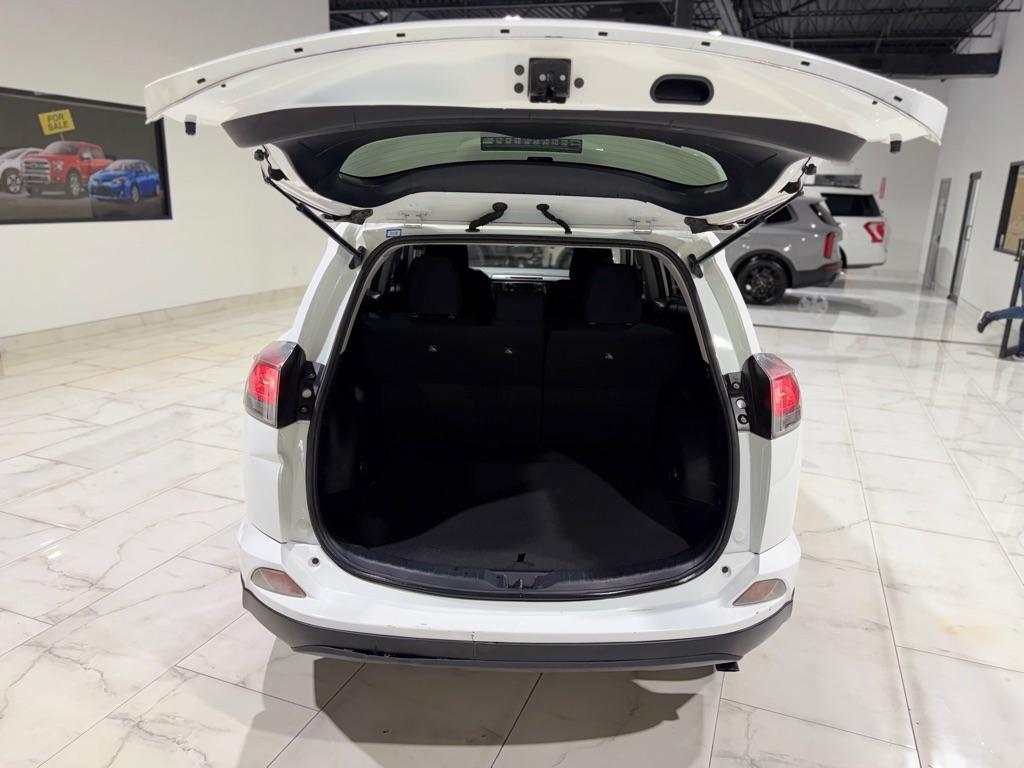 Toyota RAV4 LE FWD 2018