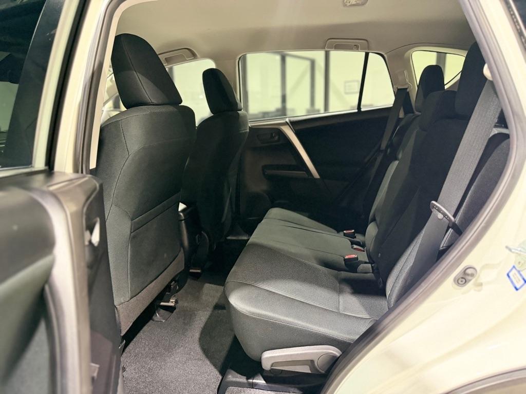 Toyota RAV4 LE FWD 2018