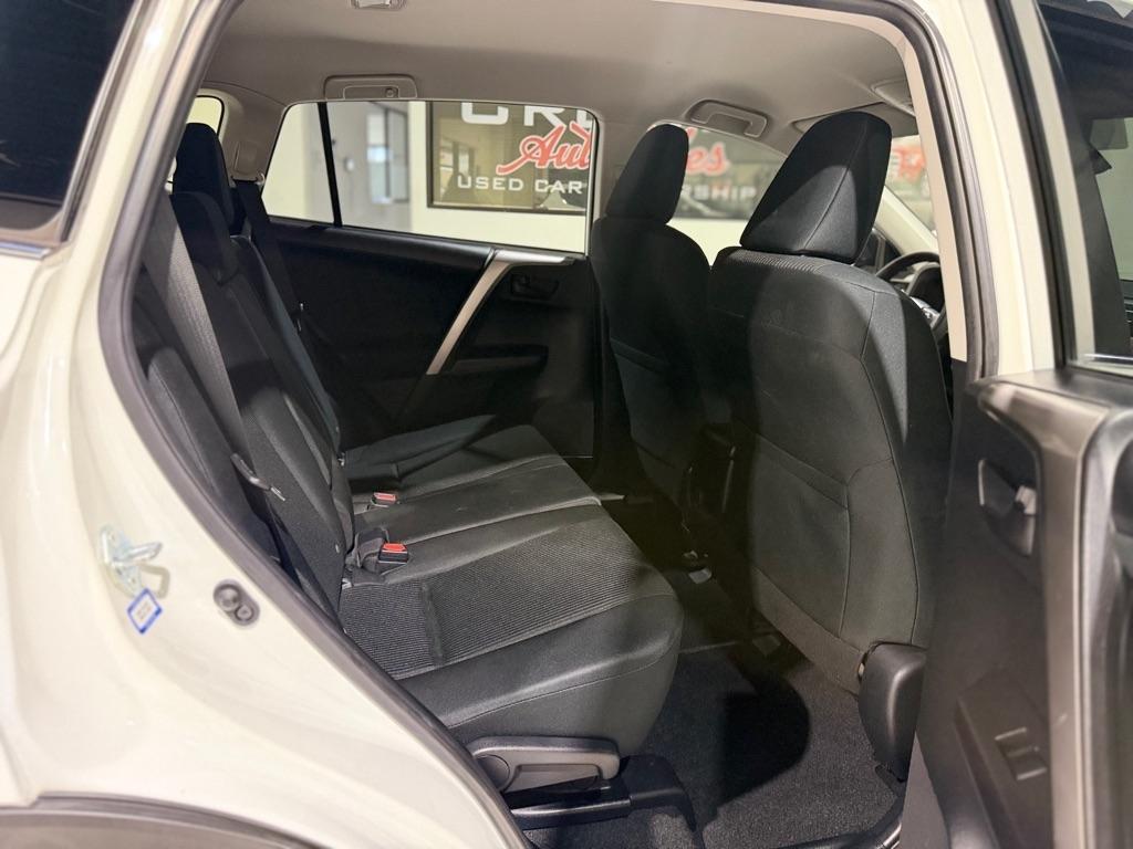 Toyota RAV4 LE FWD 2018