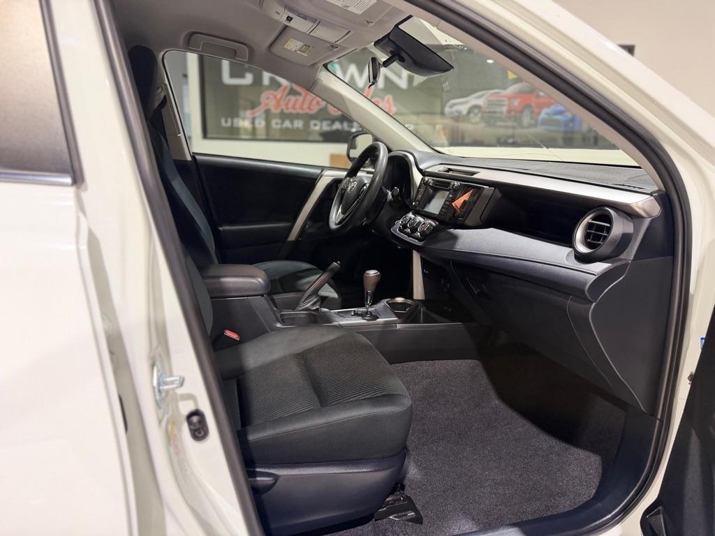 Toyota RAV4 LE FWD 2018