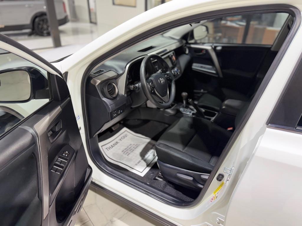 Toyota RAV4 LE FWD 2018