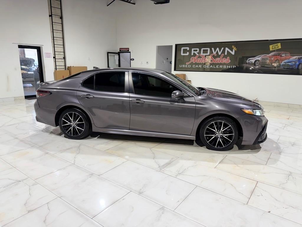 Toyota Camry SE 2024