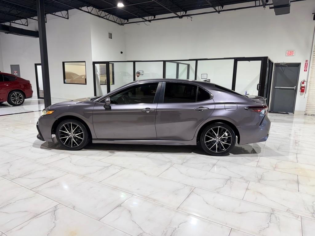 Toyota Camry SE 2024