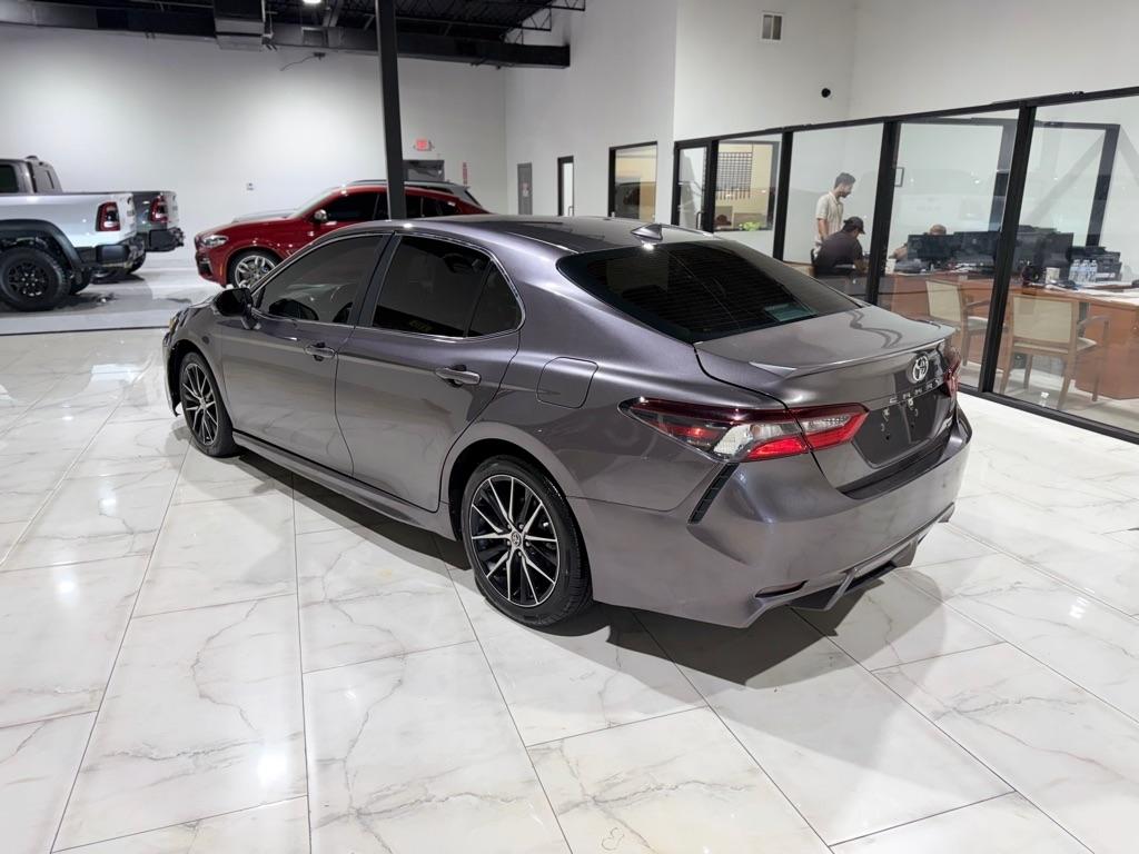 Toyota Camry SE 2024