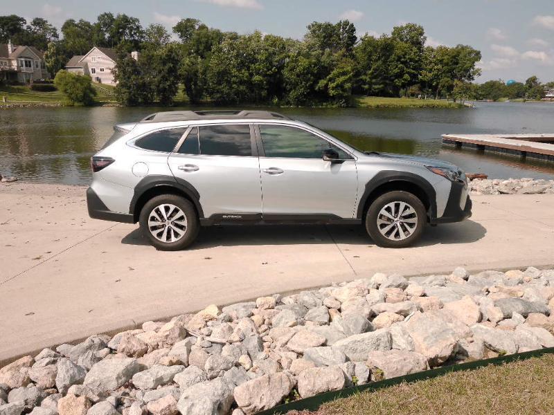 Subaru Outback Premium 2023