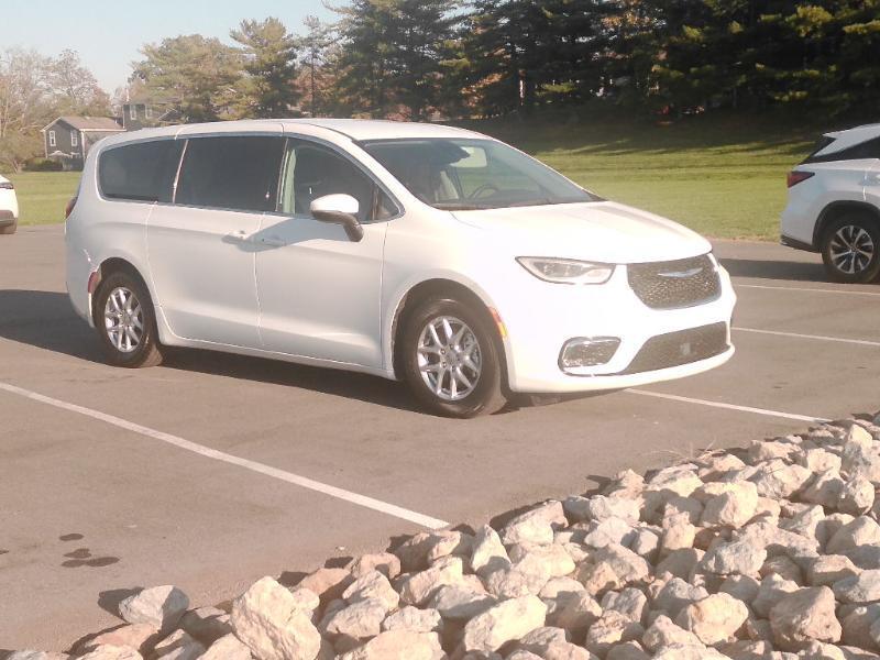 Chrysler Pacifica Touring L 2023