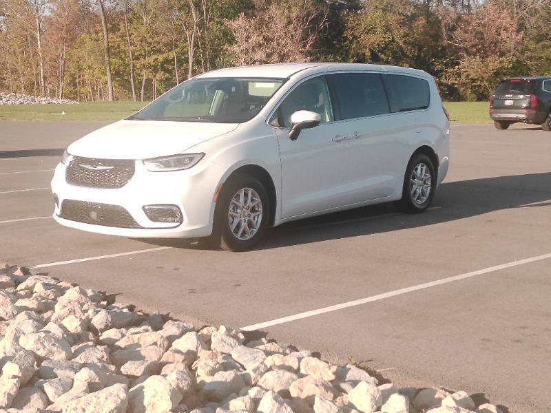 Chrysler Pacifica Touring L 2023