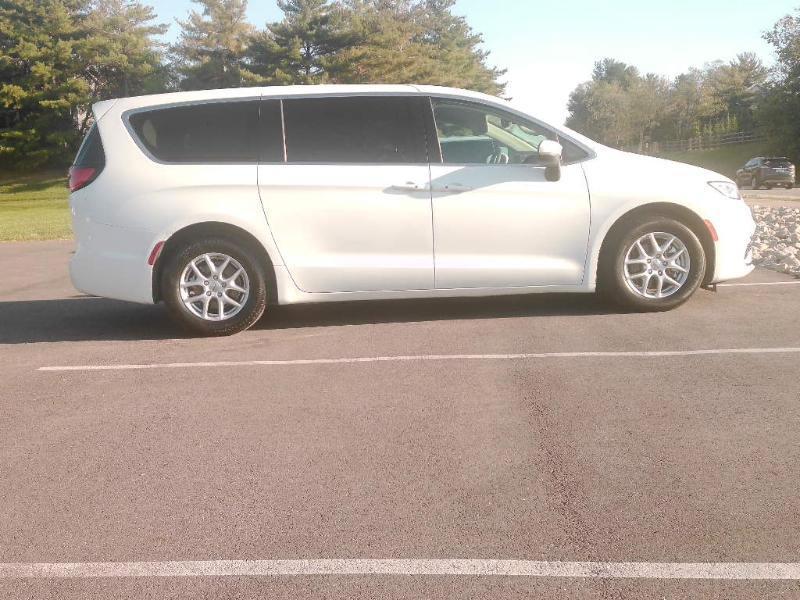 Chrysler Pacifica Touring L 2023