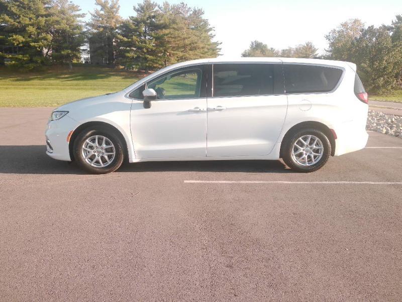 Chrysler Pacifica Touring L 2023