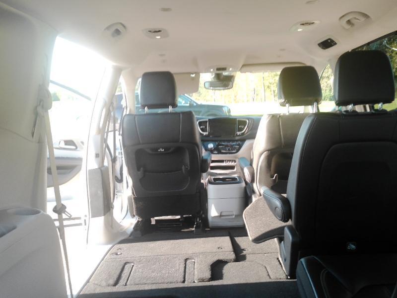 Chrysler Pacifica Touring L 2023