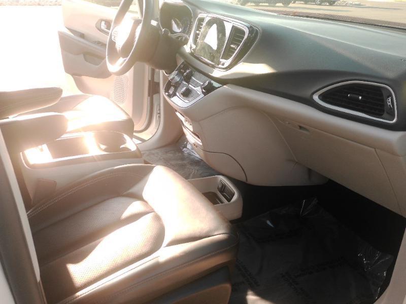 Chrysler Pacifica Touring L 2023
