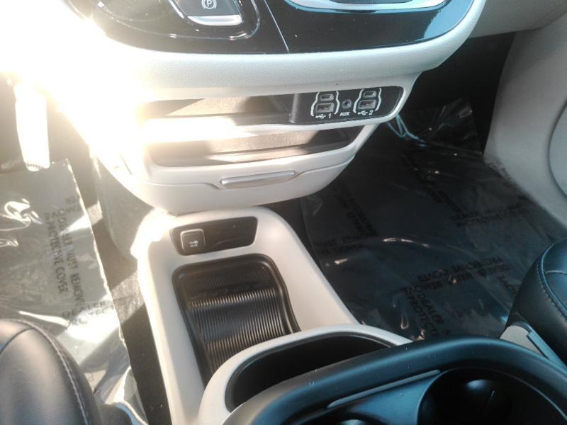 Chrysler Pacifica Touring L 2023