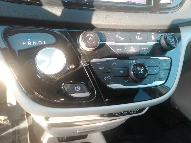 Chrysler Pacifica Touring L 2023