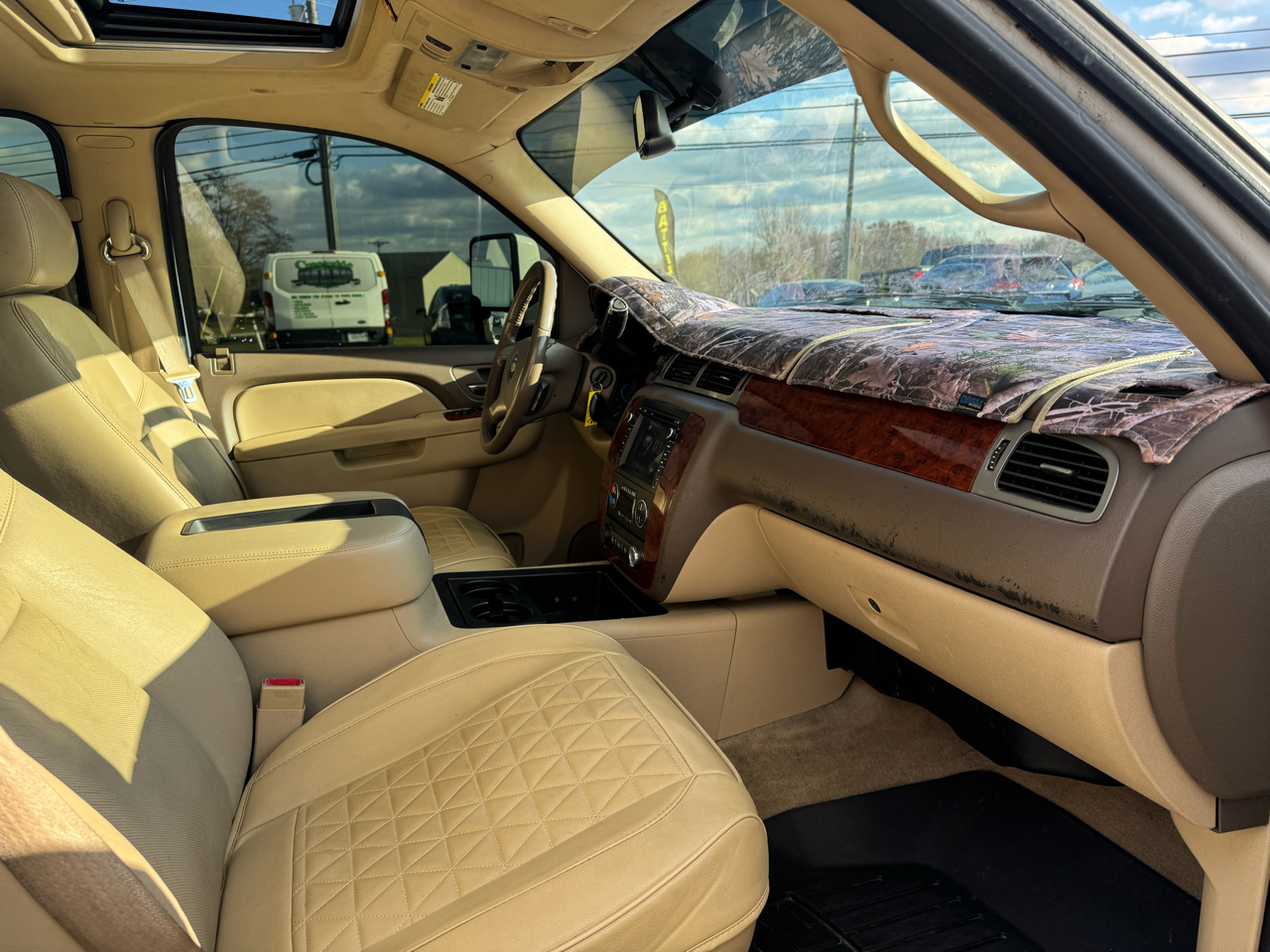 Chevrolet Suburban  2011