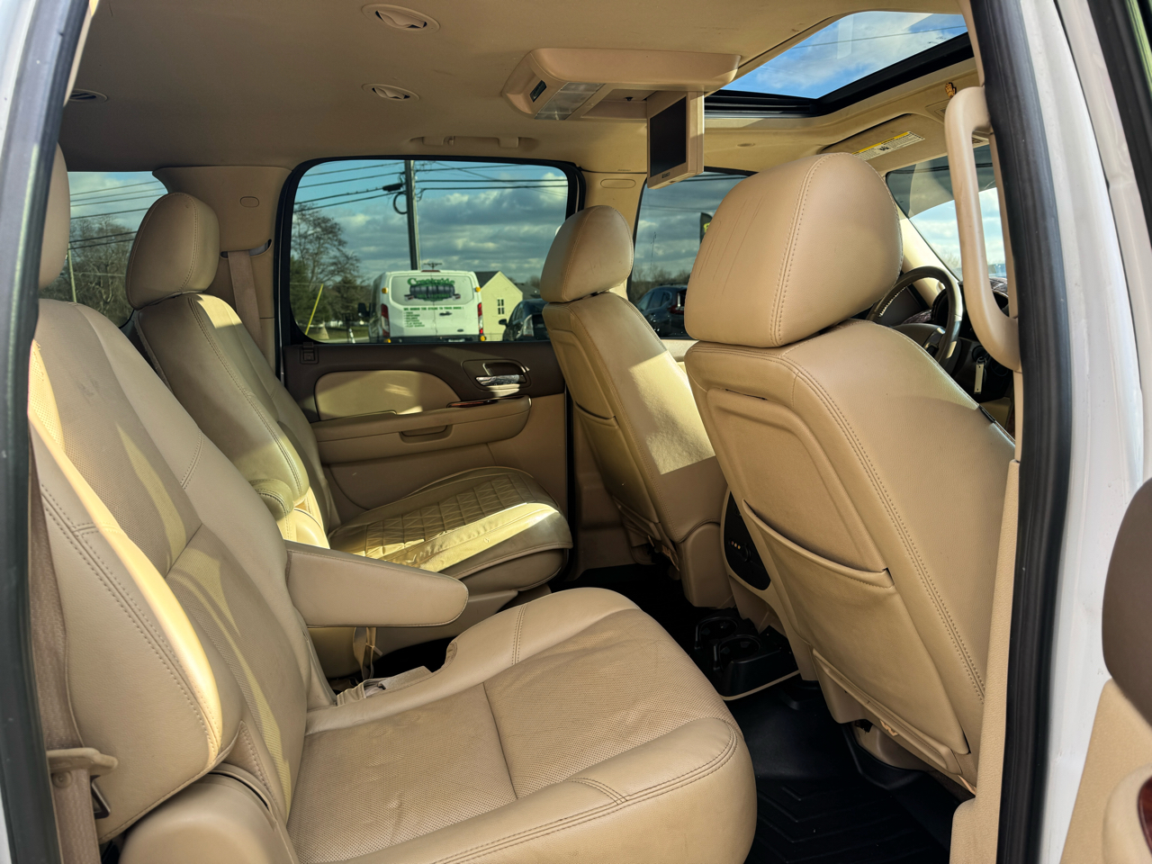 Chevrolet Suburban  2011