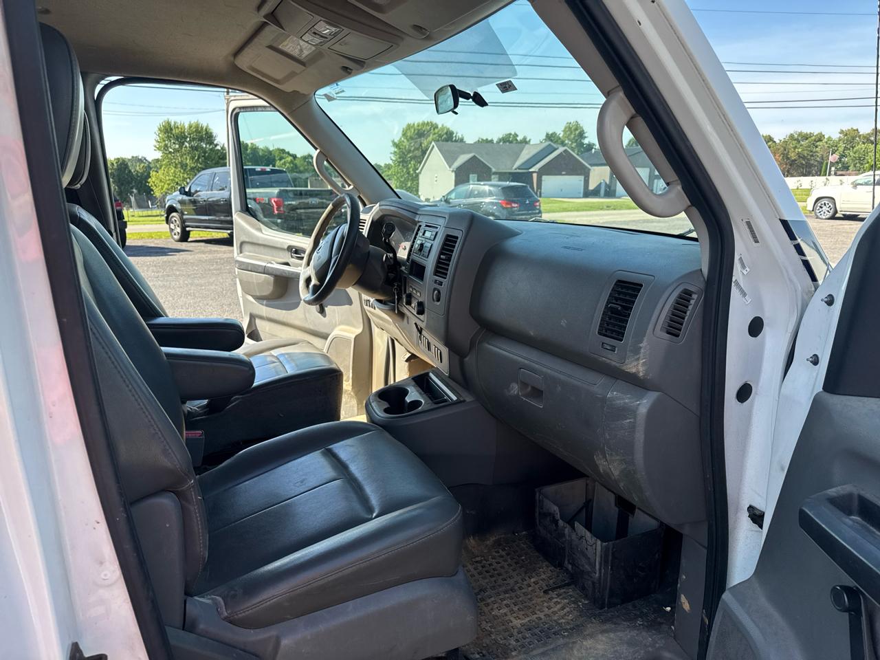 Nissan NV Cargo  2012