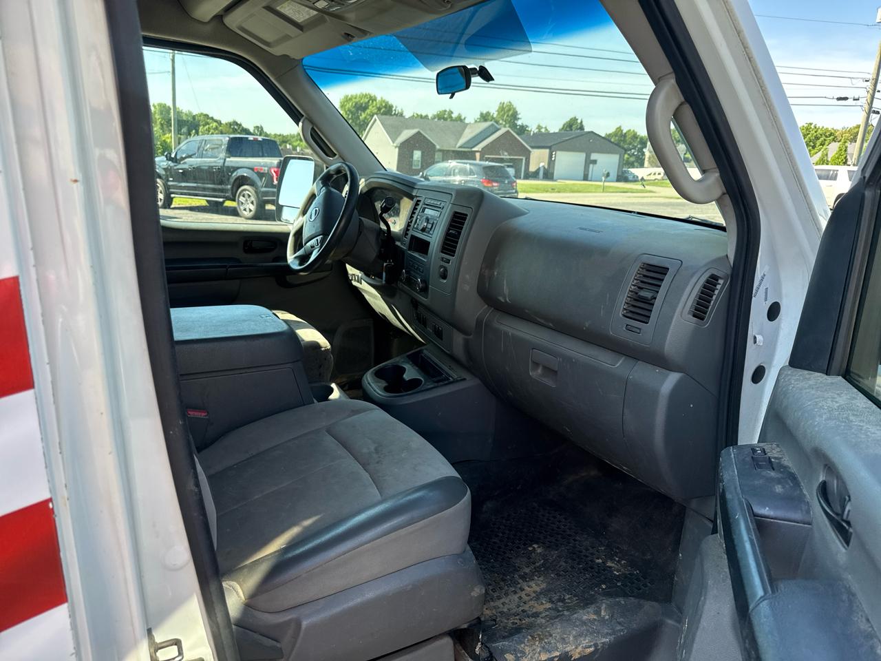 Nissan NV Cargo  2012
