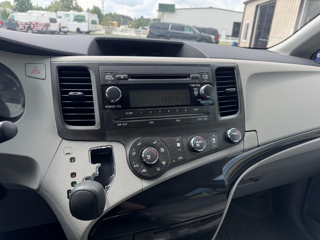 Toyota Sienna  2014