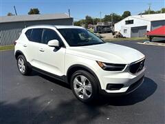 2022 Volvo XC40  2022 Volvo XC40