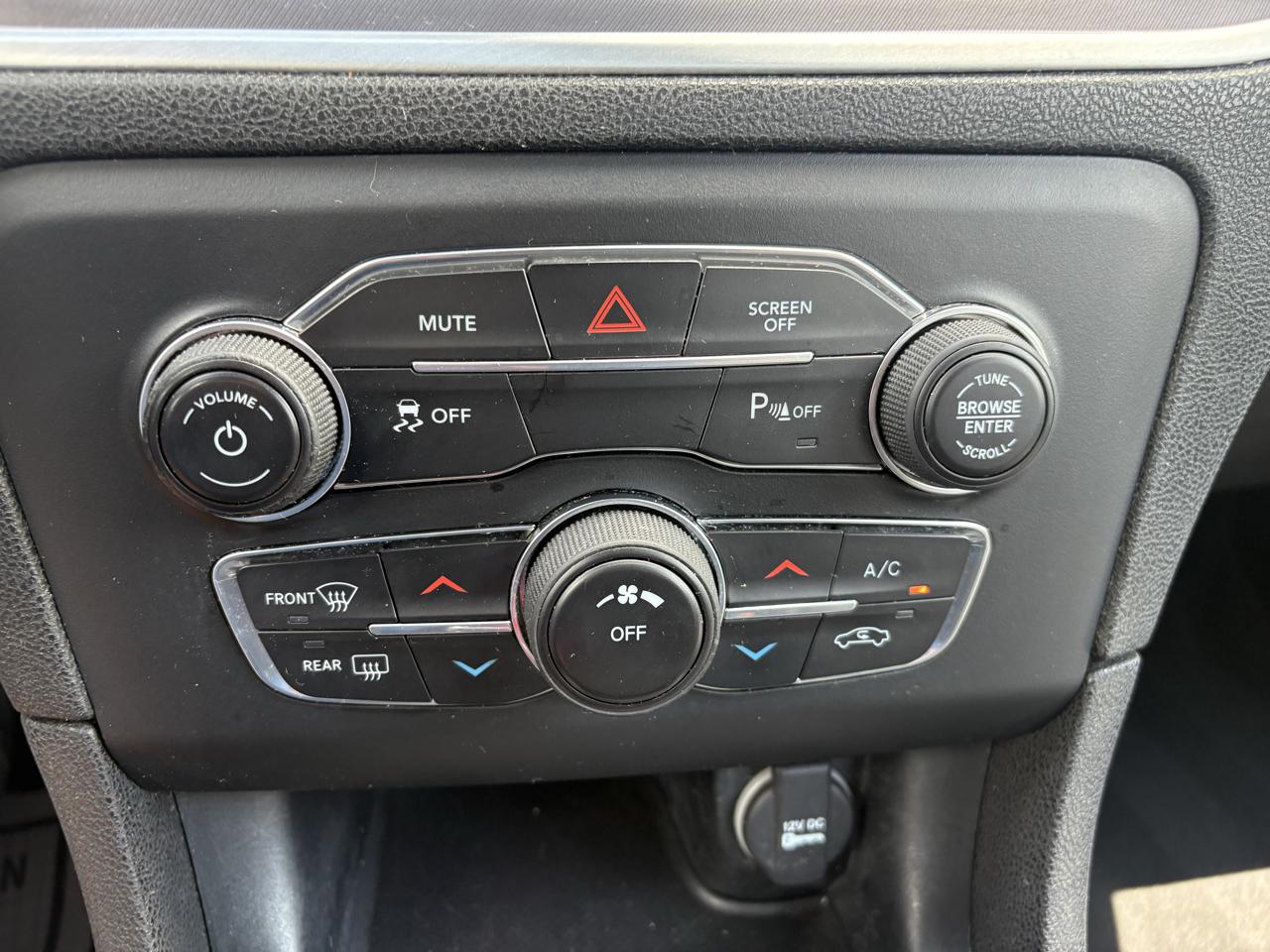 2020 Dodge Charger SXT - Photo 18